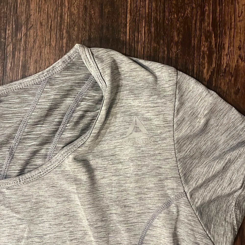 Reebok Women Two-Tone T-Shirt Size XS - Picture 4 of 4